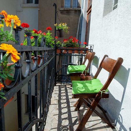 Time Traveling Apartment Sofia City Bagian luar foto