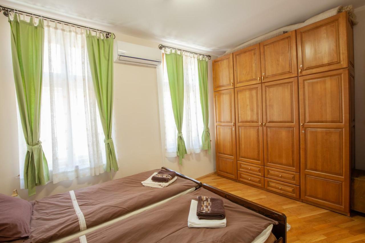 Time Traveling Apartment Sofia City Bagian luar foto