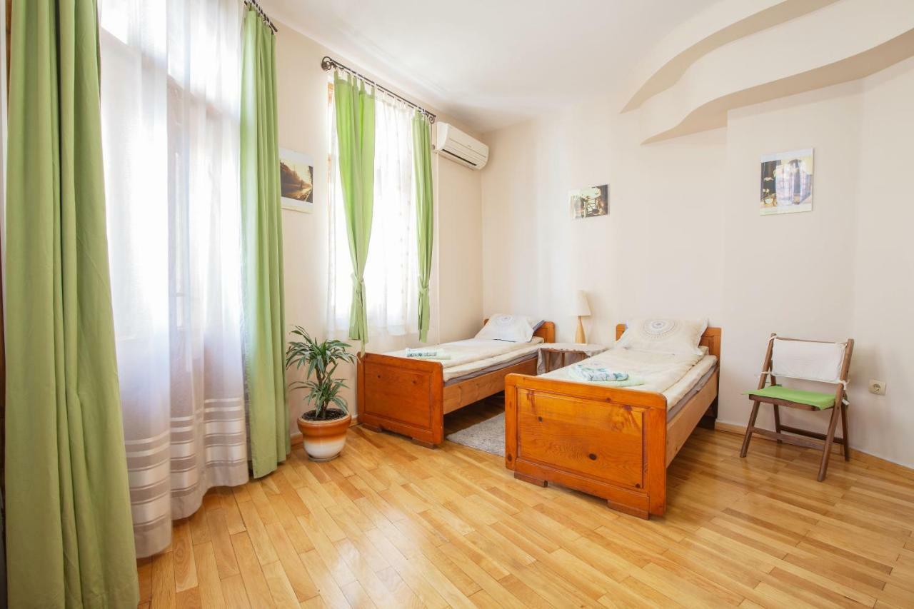 Time Traveling Apartment Sofia City Bagian luar foto
