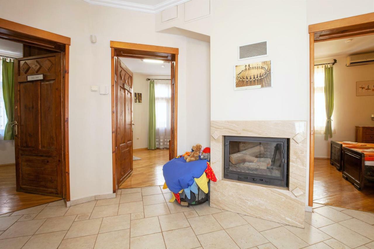 Time Traveling Apartment Sofia City Bagian luar foto