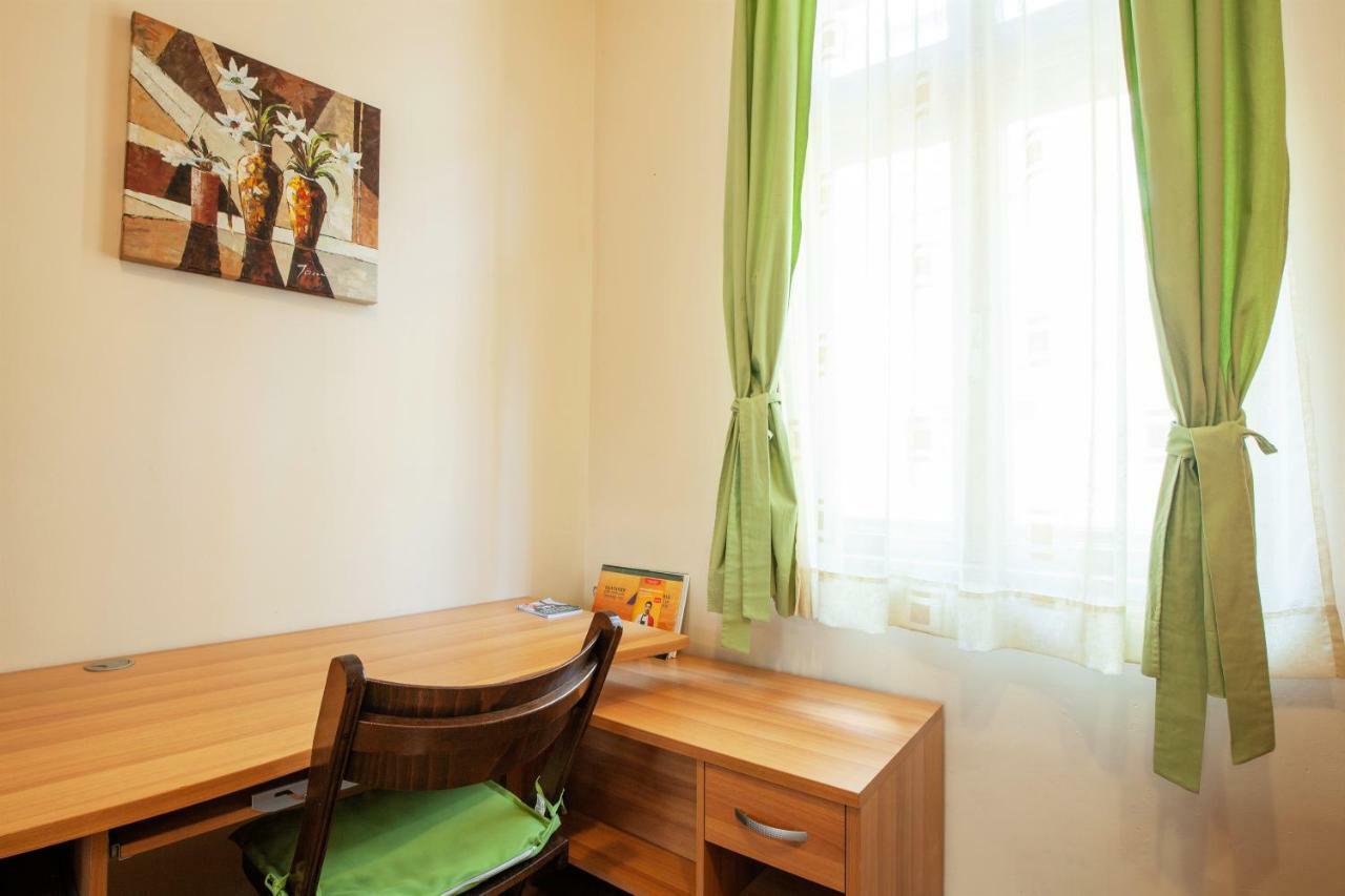 Time Traveling Apartment Sofia City Bagian luar foto